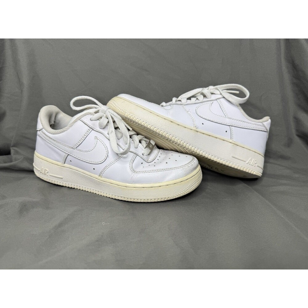 Nike Air Force 1 '07 Low Womens Size 7.5 White Athletic Lifestyle Shoes Sneakers